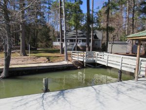 https://www.cottagevacations4u.com/vacation-home-lakenorman-all-decked-out/