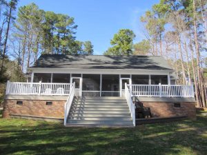 https://www.cottagevacations4u.com/vacation-home-lakenorman-all-decked-out/