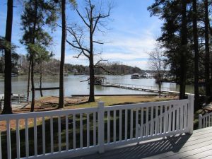 https://www.cottagevacations4u.com/vacation-home-lakenorman-all-decked-out/