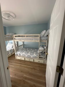 2 sets of bunk beds