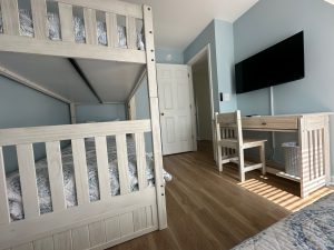 2 sets of bunk beds