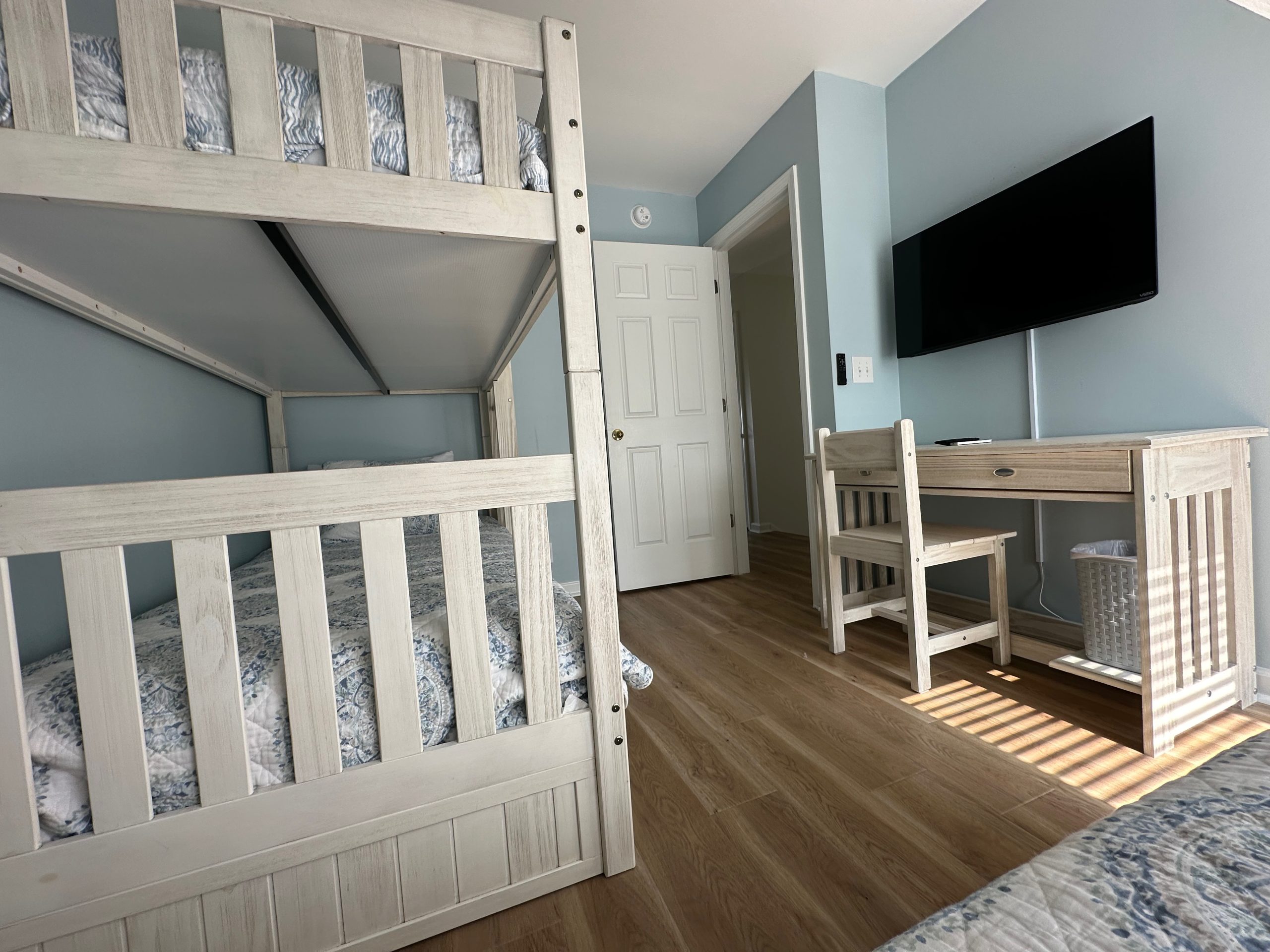 2 sets of bunk beds