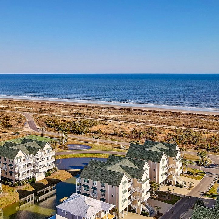BEAUTIFUL FOUR BEDROOM, FOUR BATH VILLA - 1st FLOOR UNIT.